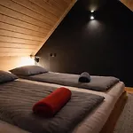 Lesna Przystan Dwupoziomowe Nad Jeziorem 베고르제포